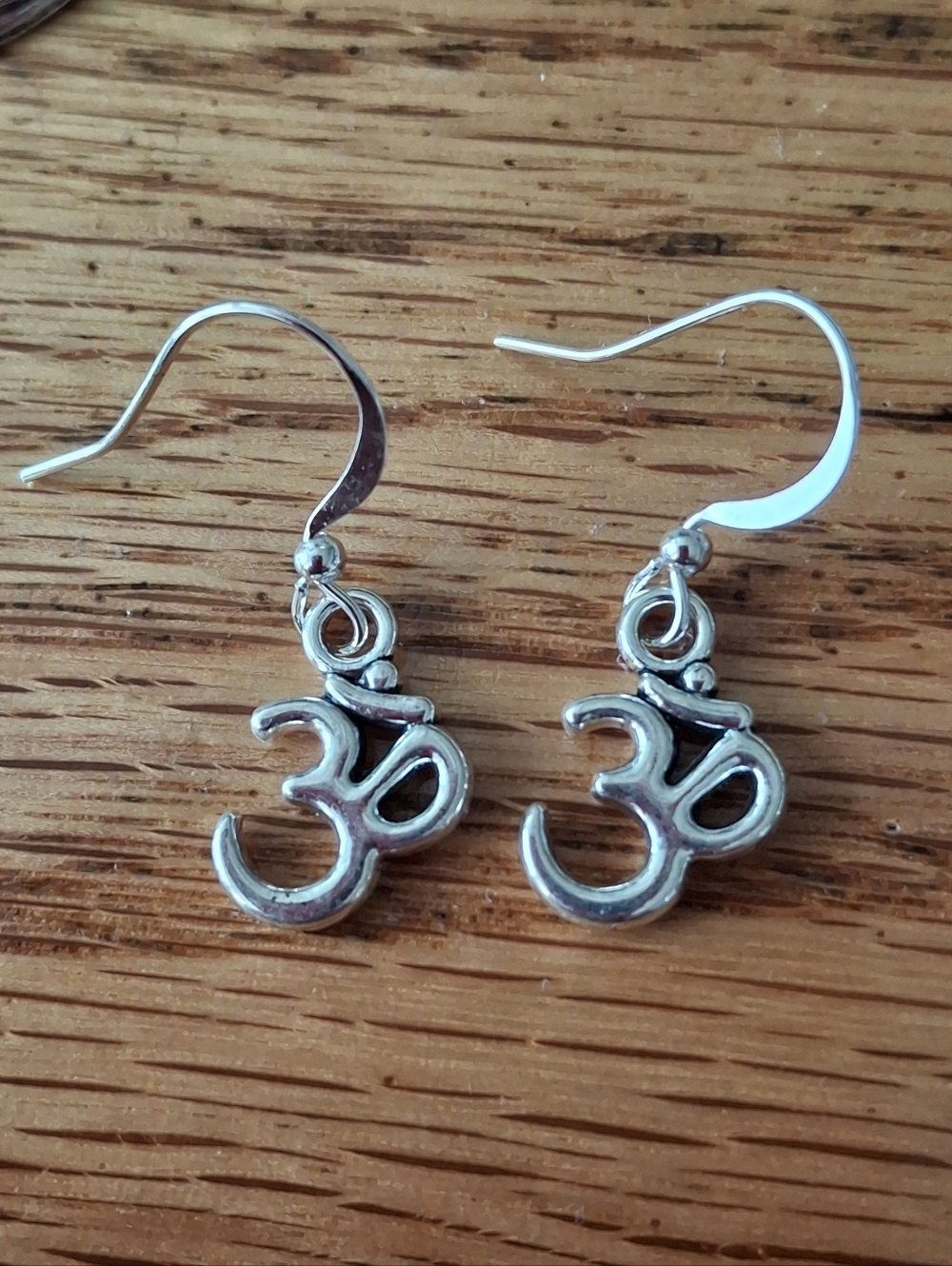 NWT Tibetan Silver OM Symbol Dangle Earrings - Women's Spiritual Jewelry